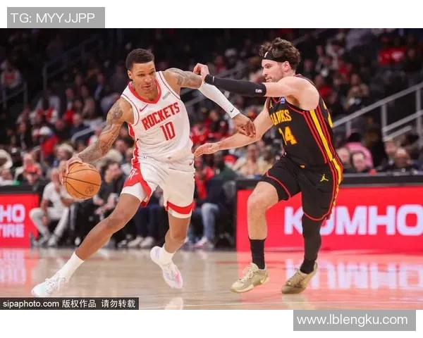 火箭队与尼克斯在元旦的激烈对决展现篮球魅力与精彩瞬间